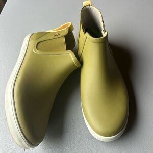 Bogs Women's Green Slip-On Winter Boots